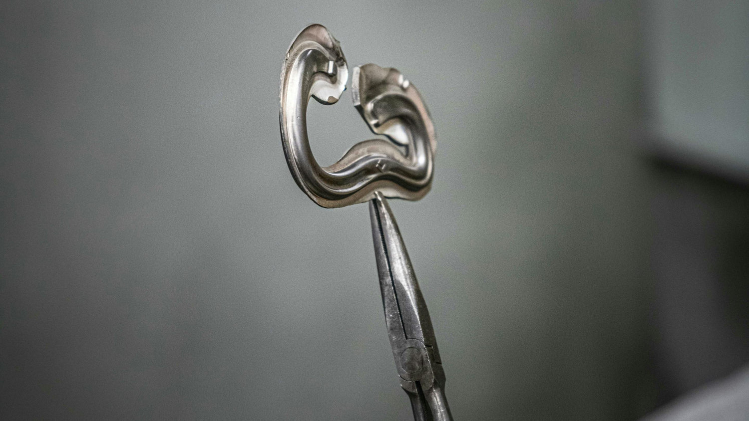 QC LAB: HOW SKETCHY IS A SHARP-EDGED CARABINER?