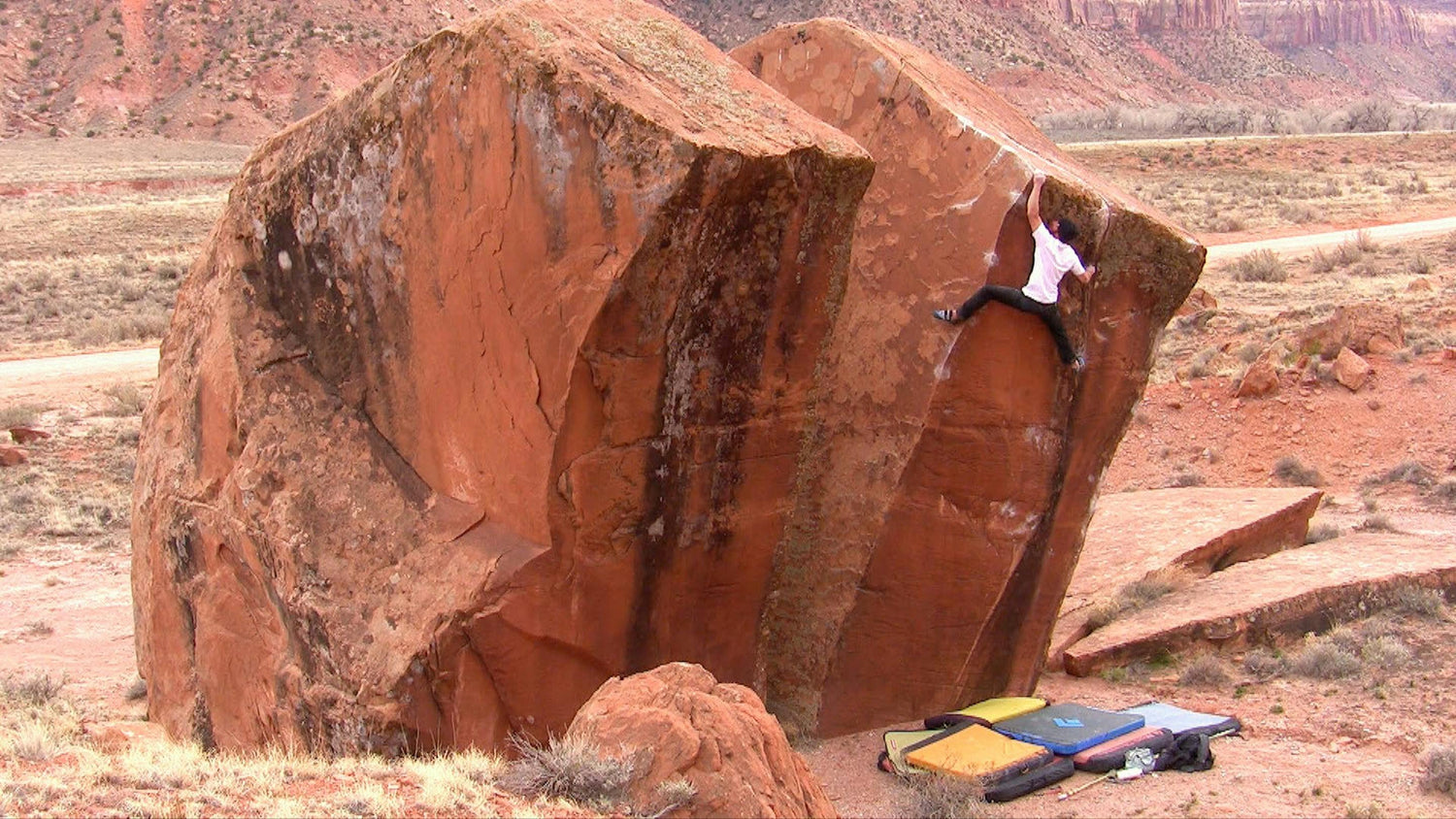 BD ATHLETE CHRIS SCHULTE BOULDERING IN INDIAN CREEK